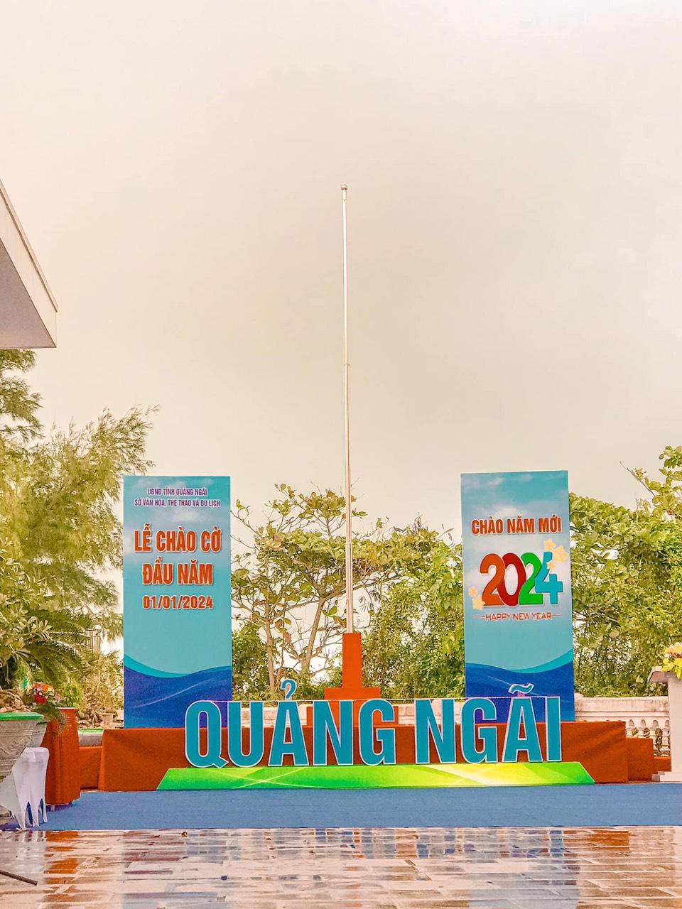 Tổ chức lễ chào cờ đầu năm 2024 tại Trạm đèn biển Ba Làng An